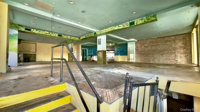 Discover three prime commercial units in a prestigious condo - photo 5