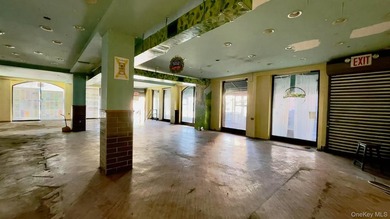 Discover three prime commercial units in a prestigious condo - photo 7