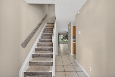 Beautifully updated coastal living just minutes from the ocean - photo 12