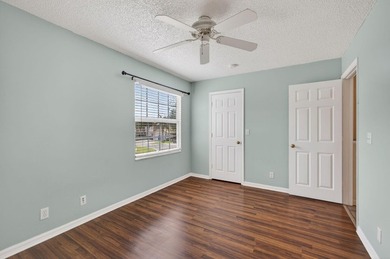Beautifully updated coastal living just minutes from the ocean - photo 16