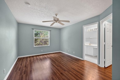 Beautifully updated coastal living just minutes from the ocean - photo 20