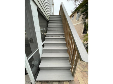 This house is just 5 minutes away from putting your toes in the - photo 22