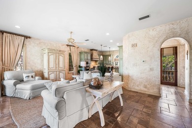 Perfectly positioned just steps from the Gulf, 22 Saint Tropez - photo 23