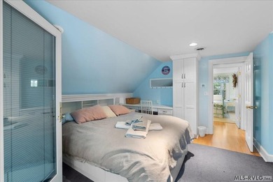 Welcome to this charming waterfront retreat offering the perfect - photo 39
