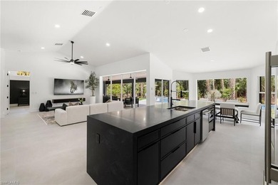 FIVE ACRES of pure Naples freedom where luxury meets - photo 10