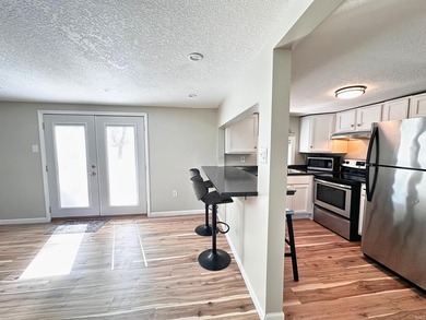 NO PROJECTS NEEDED! FULL RENO! This Irish Lake cottage is - photo 4