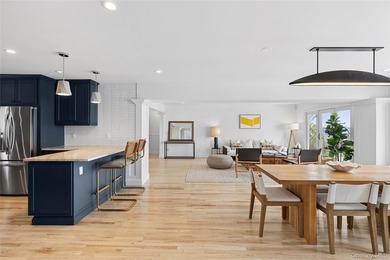 Recently expanded and renovated with a fresh, modern coastal - photo 11