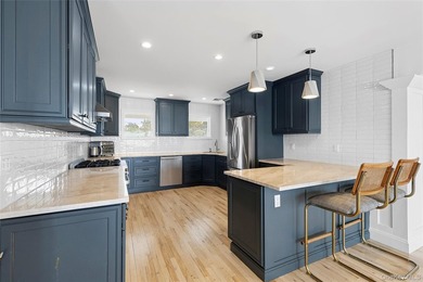 Recently expanded and renovated with a fresh, modern coastal - photo 12
