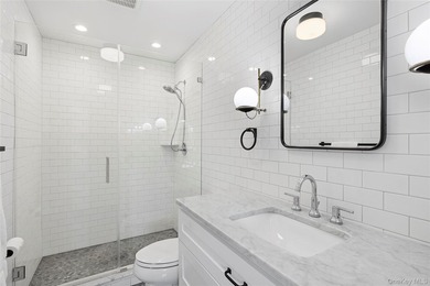 Recently expanded and renovated with a fresh, modern coastal - photo 21