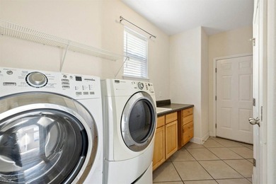 If you're looking for a spacious home with a functional layout - photo 21
