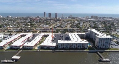 (private lake, pond, creek) Condo For Sale in Daytona Beach Florida