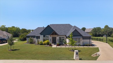 Welcome to a home that perfectly balances elegance with relaxed - photo 2