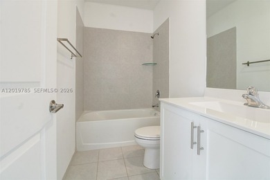 Beautiful and spacious 3-bedroom, 3-bath villa located in the - photo 7