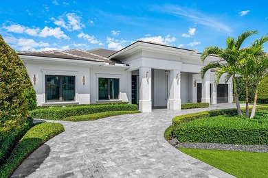 A single-story masterpiece unfolds in the prestigious Royal Palm - photo 2