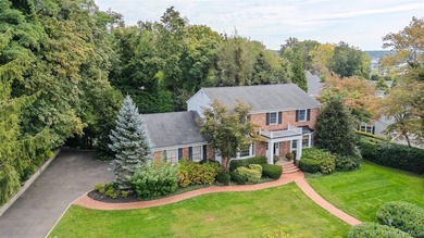 Traditionally elegant brick, 4 bedroom, 3.5 bath center hall - photo 1