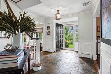Traditionally elegant brick, 4 bedroom, 3.5 bath center hall - photo 3