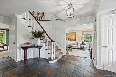 Traditionally elegant brick, 4 bedroom, 3.5 bath center hall - photo 4