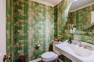 Traditionally elegant brick, 4 bedroom, 3.5 bath center hall - photo 5