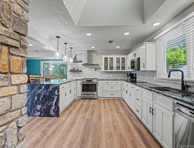 Experience Lake Hamilton living in highly desirable Moonlight - photo 10