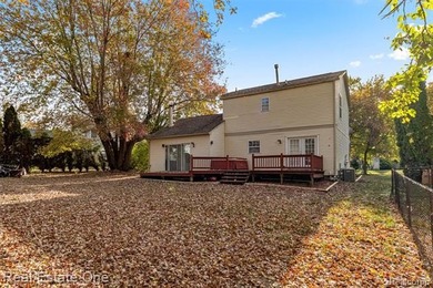 Welcome to this fully updated 2-story colonial offering 3 - photo 6