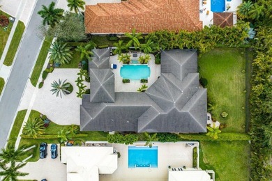 Amazing courtyard with beautiful curb appeal on over half acre - photo 2