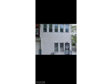 Move-in ready and fully renovated corner home in Atlantic City! - photo 1