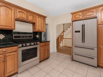 Welcome to 4004 Rombouts Ave! Unique Opportunity to own this - photo 8