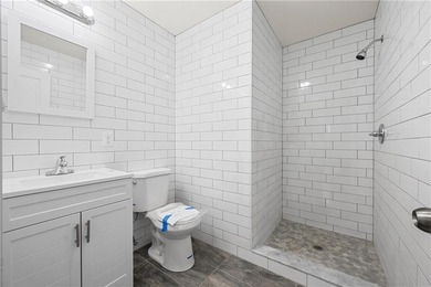 Prime location quality built NEW CONSTRUCTION full brick three - photo 11