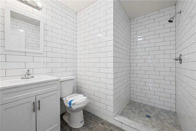 Prime location quality built NEW CONSTRUCTION full brick three - photo 24