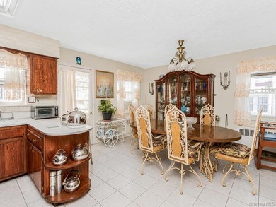 Welcome to this exceptional legal two-family semidetached brick - photo 9