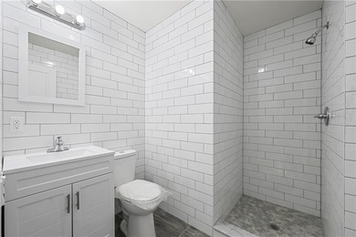 Prime location quality built NEW CONSTRUCTION full brick three - photo 31