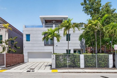 Exceptional modern 3-bed, 4-bath tri-level residence in prime - photo 1
