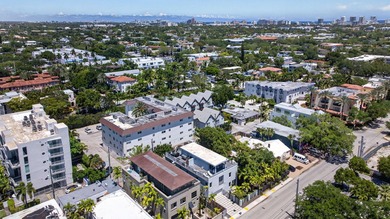 Exceptional modern 3-bed, 4-bath tri-level residence in prime - photo 9