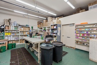 Well-established and highly respected florist and gift shop with