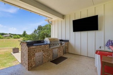 A CLASSIC SUGARTREE FAVORITE! This is the type of home that is - photo 33