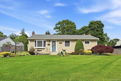 This immaculate 3 bedroom 1.5 bath home sits on a beautifully - photo 1