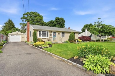 This immaculate 3 bedroom 1.5 bath home sits on a beautifully - photo 2