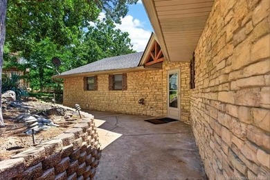 EUFAULA LAKEFRONT LUXURY LIVING STARTS HERE Nestled in the - photo 8