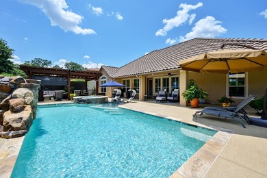 Tucked inside the coveted Catalina Bay waterfront community - photo 5