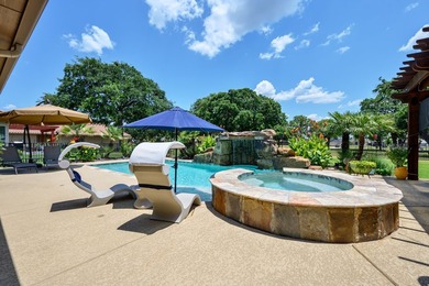 Tucked inside the coveted Catalina Bay waterfront community - photo 6