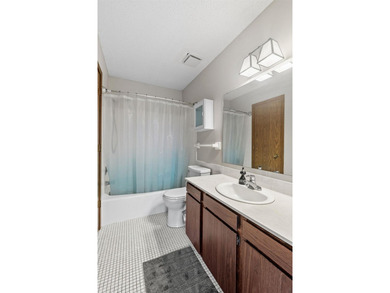 Welcome to sought-after Cimarron Ponds, where comfort - photo 15
