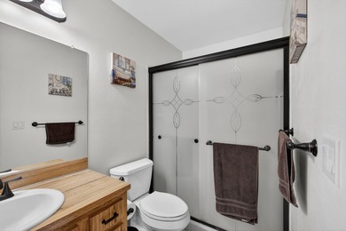 Beautiful one-story villa located in a desirable 24-hour manned - photo 22