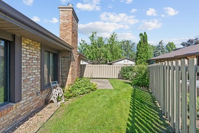 Welcome to sought-after Cimarron Ponds, where comfort - photo 24