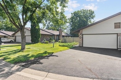 Welcome to sought-after Cimarron Ponds, where comfort - photo 27