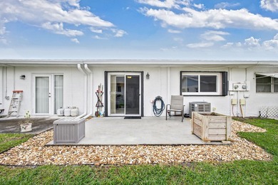 Beautiful one-story villa located in a desirable 24-hour manned - photo 29