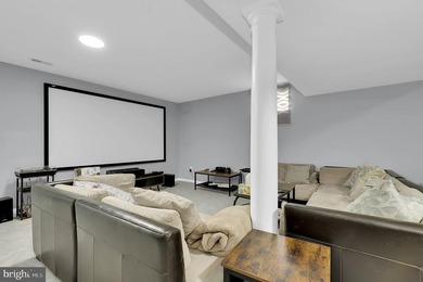 Welcome to this beautifully updated and spacious single-family - photo 31