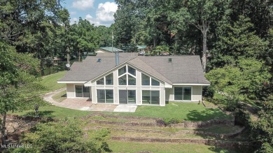 Lake Home For Sale in Hernando, Mississippi