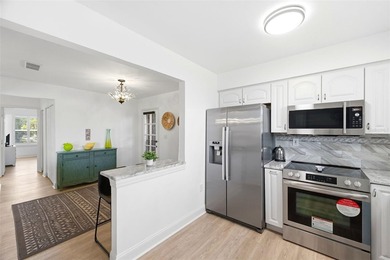 Welcome home to this stunning, fully renovated FULLY FURNISHED 3 - photo 12
