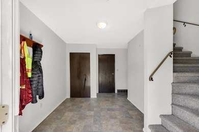 SUNNY MOUNTAIN VIEWS in Valleycliffe. This 3 bed, 3 bath home - photo 4