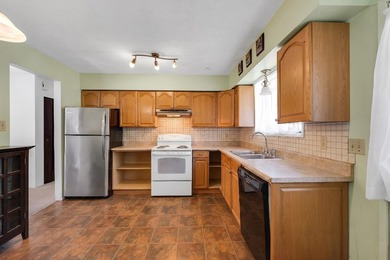 SUNNY MOUNTAIN VIEWS in Valleycliffe. This 3 bed, 3 bath home - photo 8